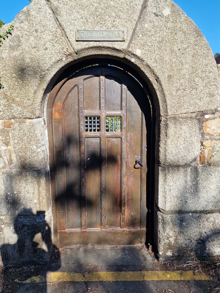 The same arched oak door after restoration by Le Foulon Joinery, with remade lattice grilles, studwork and reinstated ironmongery